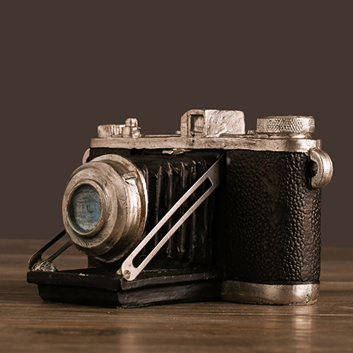 Collectible Vintage Cameras - Czarny sfatygowany szykowny aparat Vintage Home
